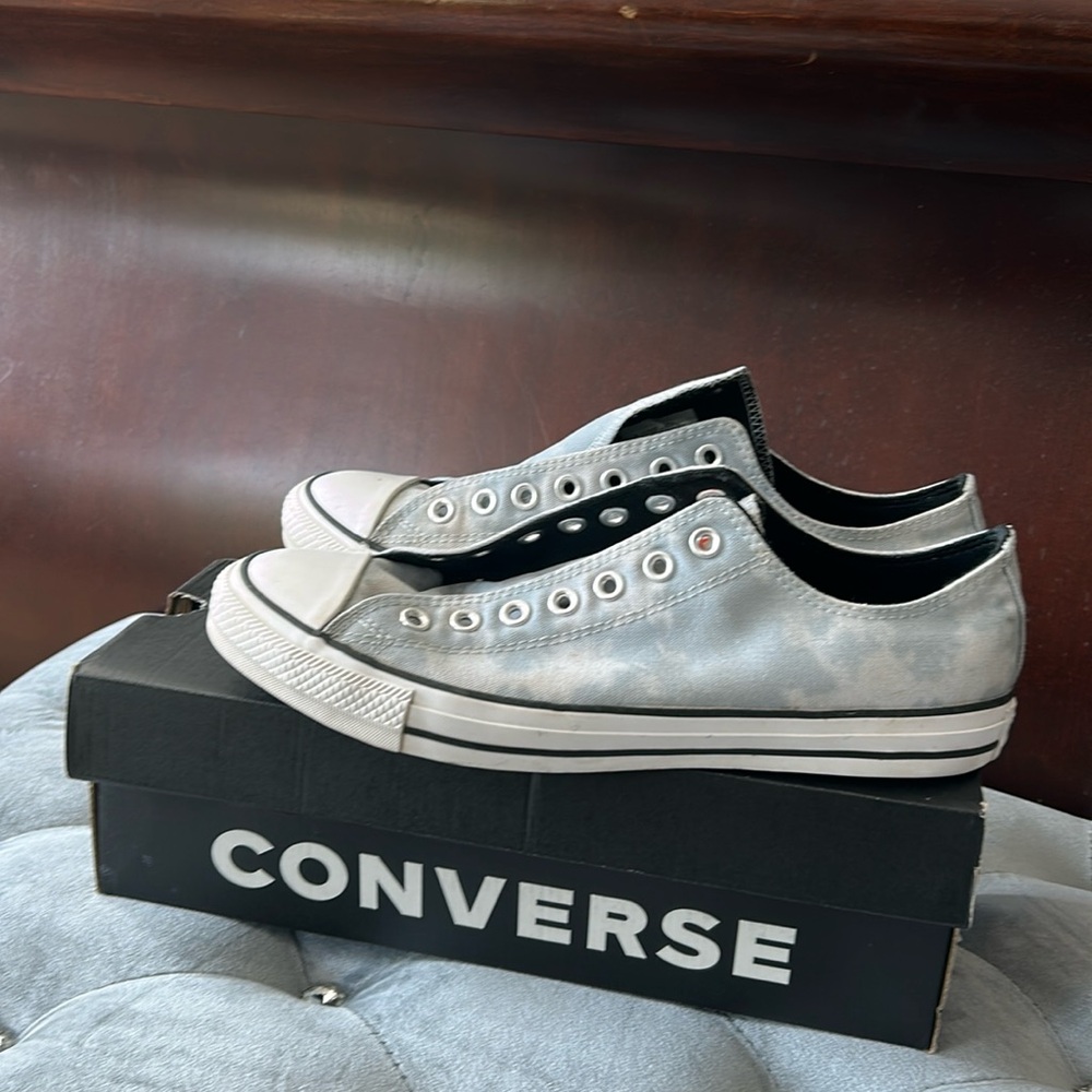 Men’s size 10 or Women’s size 12 unisex Converse